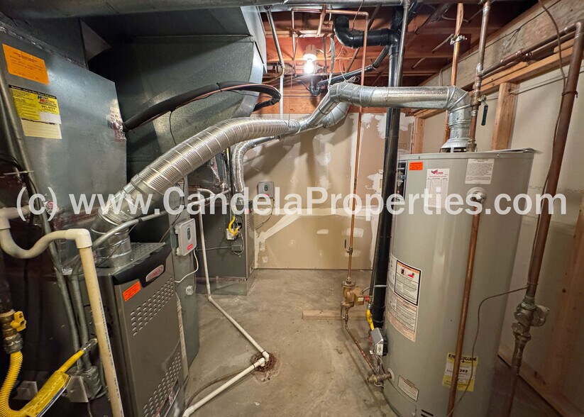 Building Photo - 2970 Shoreham Cir
