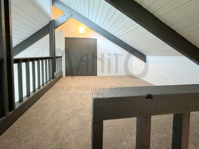 Building Photo - Charming Bungalow Unit