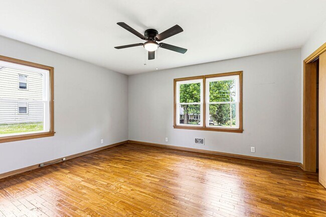 Building Photo - Remodeled 3-bedroom, 1-bath ranch with Attached Garage & Full Basement