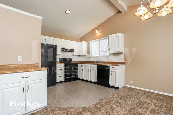 Building Photo - 4231 River Oaks Dr