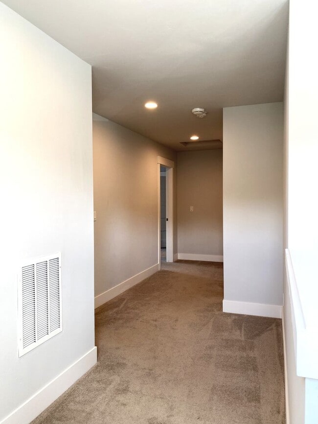 Building Photo - 1328 Wasco St