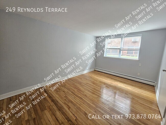 Building Photo - 249 Reynolds Terrace