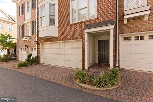 Building Photo - 2313 N Van Buren Ct