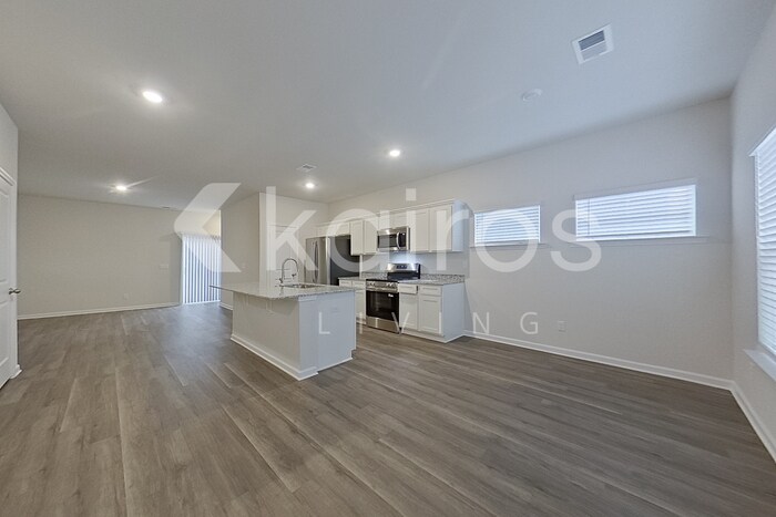 Building Photo - 2201 Banyon Cir