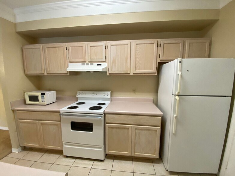 Building Photo - 11490 Villa Grand