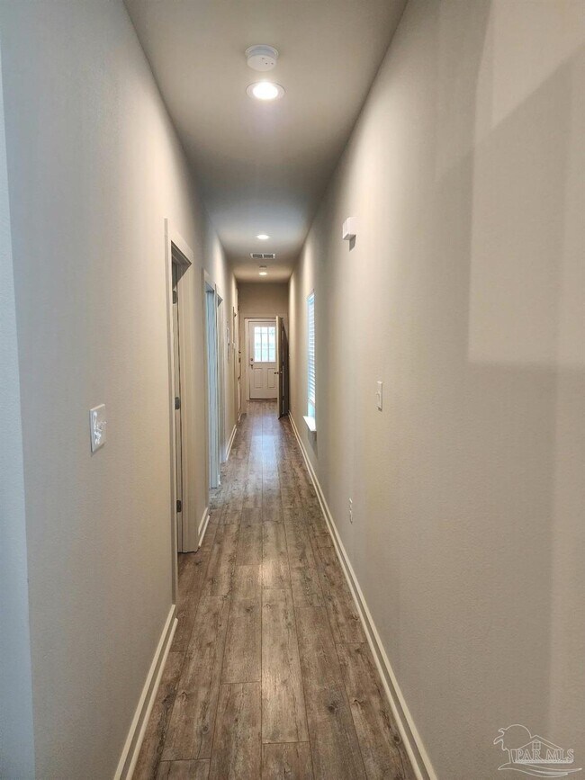 Building Photo - 106 S G St