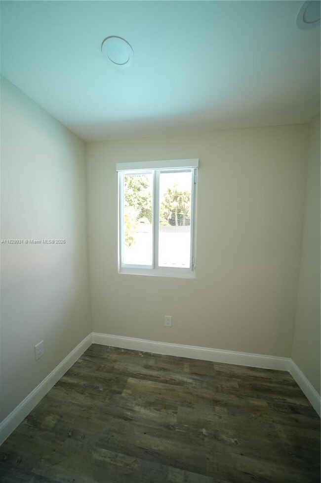 Building Photo - 2573 Conroy Dr