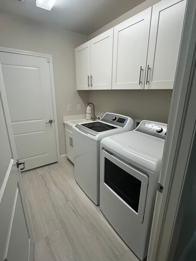 Building Photo - 16352 Viansa Way