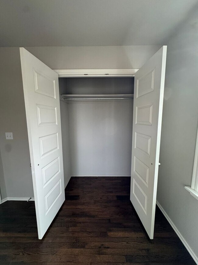 Building Photo - 2 Bedroom 1 Bath Home.