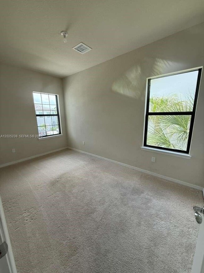 Building Photo - 2163 Appleton Cir S