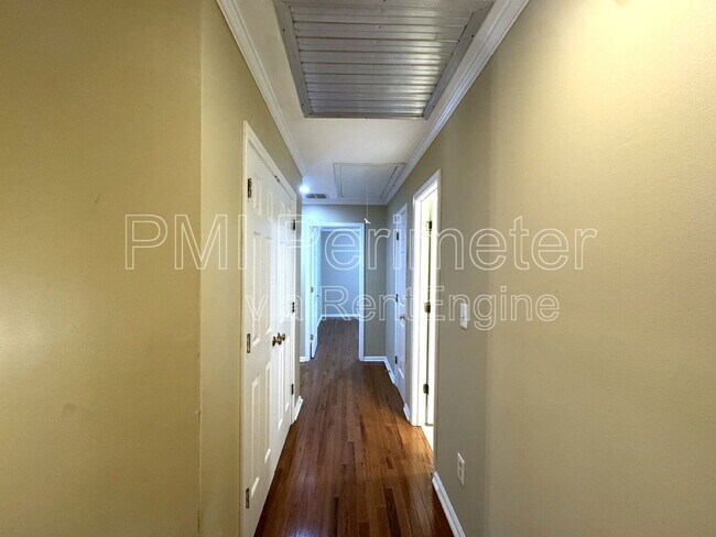 Building Photo - 5338 Roberts Dr