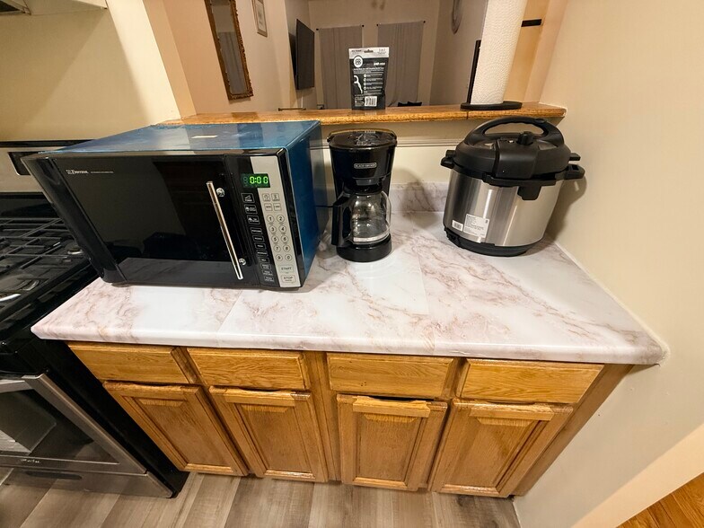 Building Photo - 295 Throop Ave