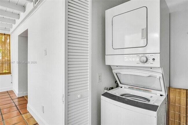 Building Photo - 429 NE 73rd St