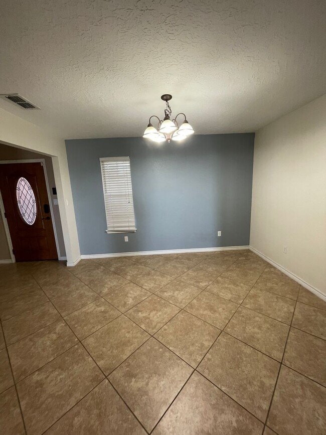 Building Photo - Spacious 4 Bed 2 Bath! Mesa School District!