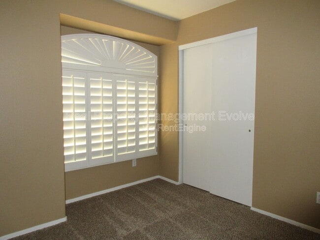 Building Photo - 1560 W Cindy St