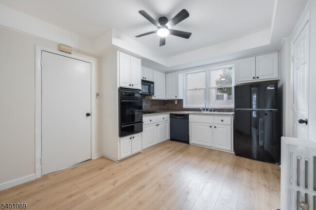 Building Photo - 71 Broad St