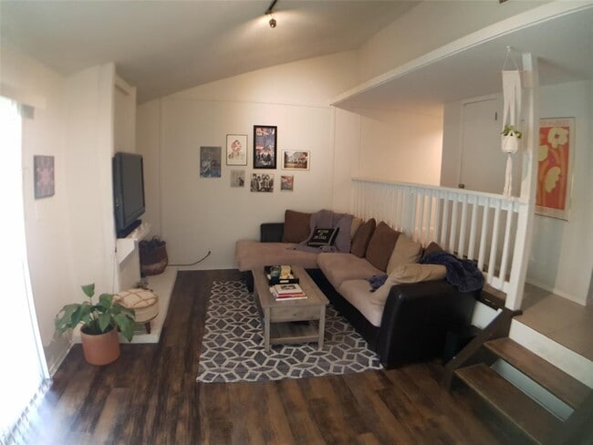 Building Photo - 1510 Rockdale Cir