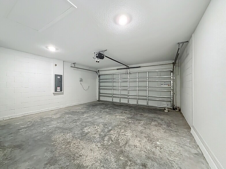 Building Photo - 1352 NW 48th Ter