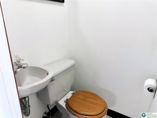 Building Photo - 3450 W Columbia St