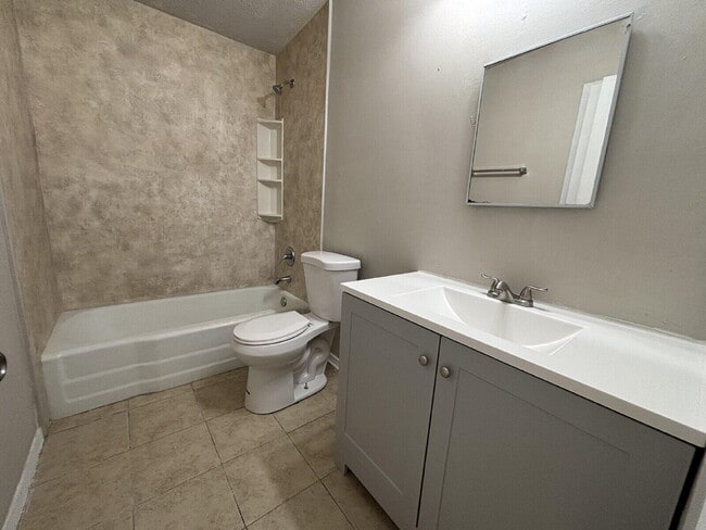 Building Photo - 1906 E Baylor St