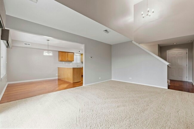 Building Photo - 135 Hampton Ave