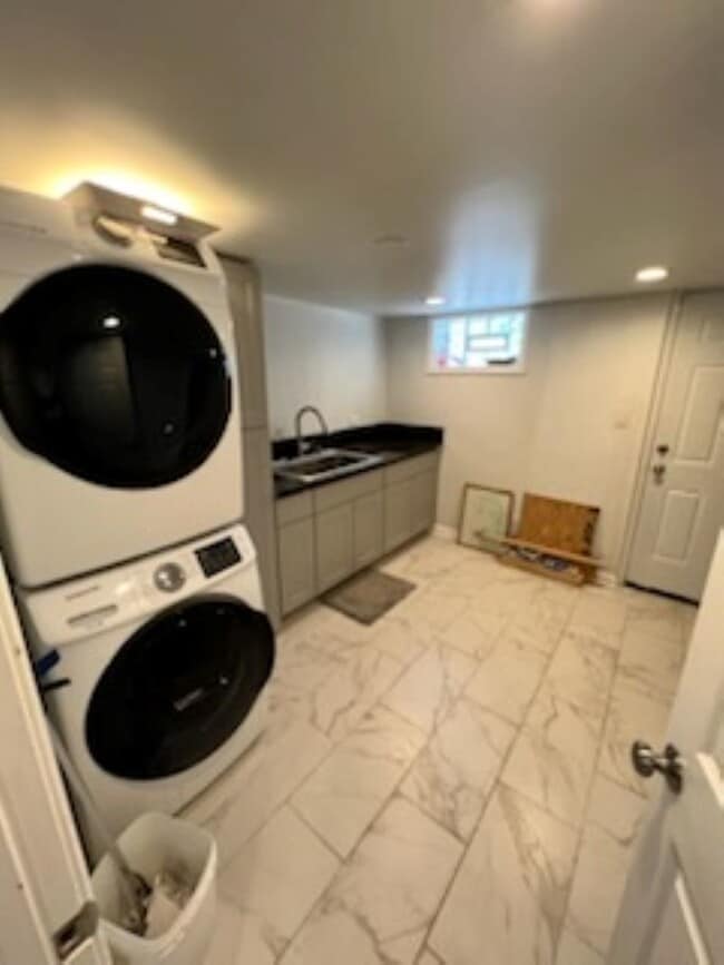 Building Photo - 5146 N Kenneth Ave