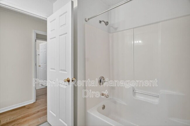 Building Photo - 525 Paulling Dr