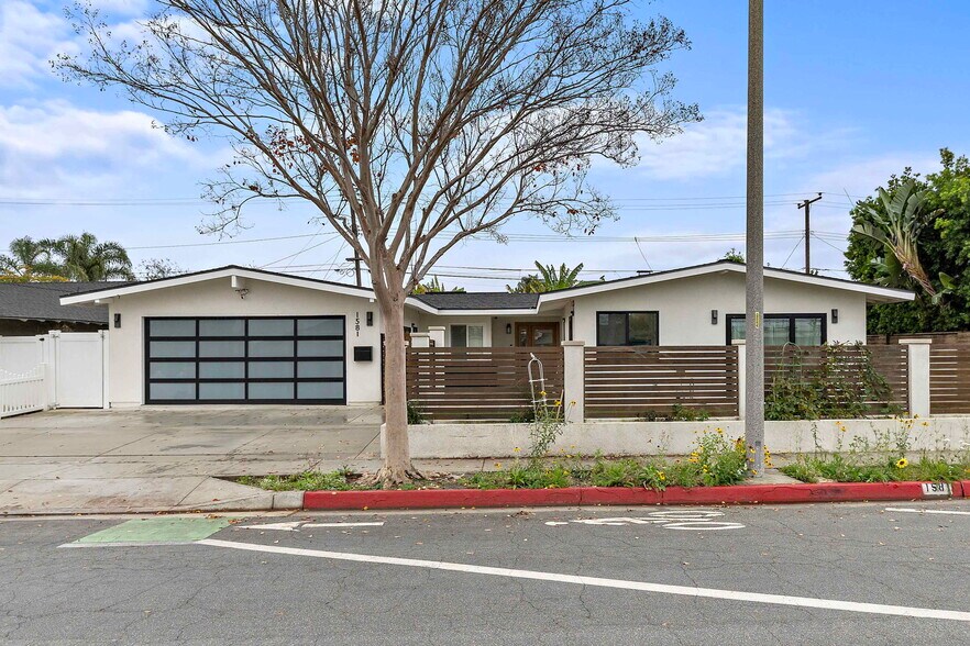 Building Photo - 1581 Baker St