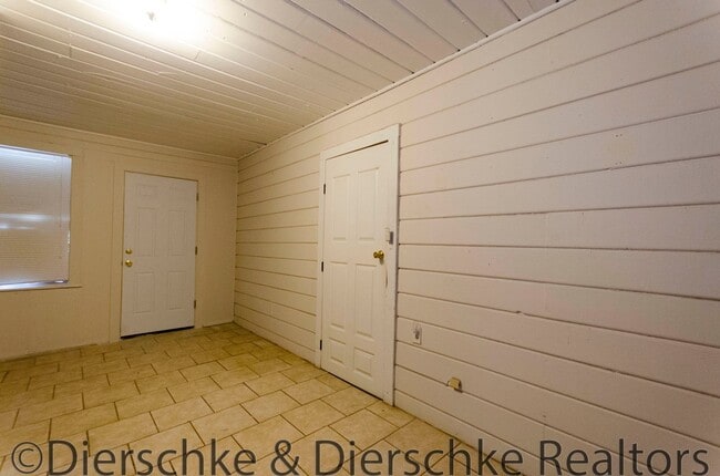 Building Photo - Cute, affordable 2 bedroom 1 bath house!