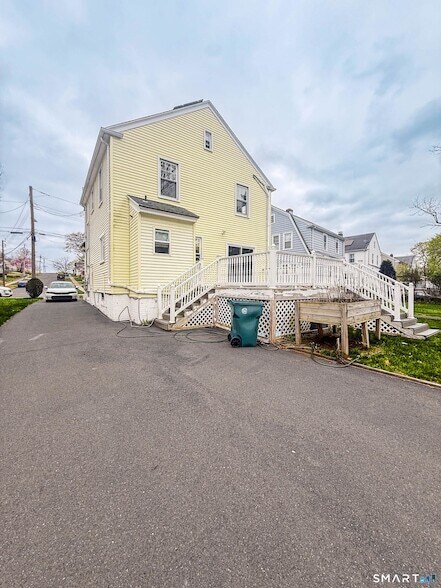 Building Photo - 38 Grandview Ave