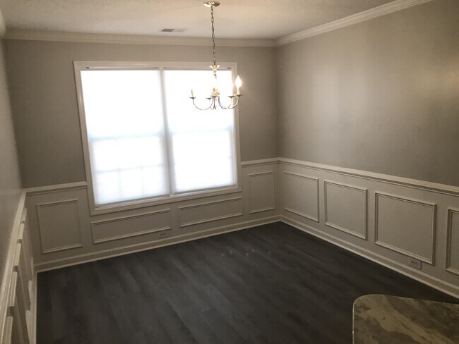 Building Photo - 220 Lake Linden Dr