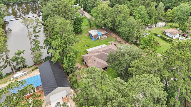 Building Photo - 1231 Country Ln