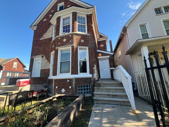 Building Photo - 2020 24th St