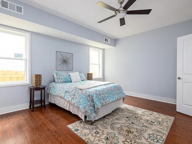 Building Photo - Spacious 5BR/3.5 BA Renovated Home Near Beltline with Off-Street Parking