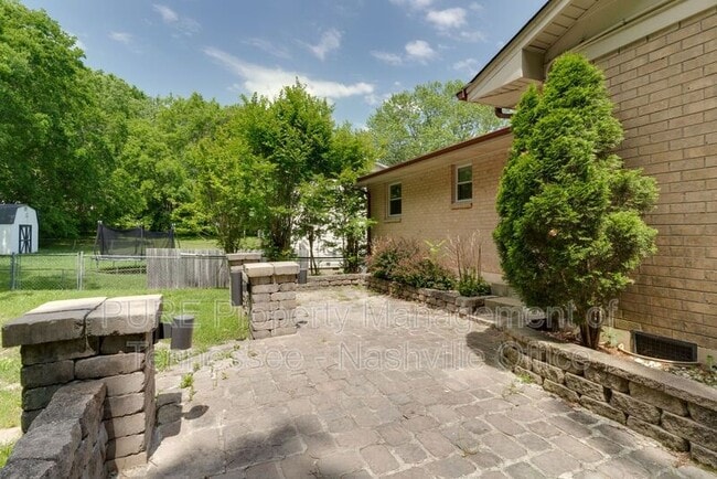 Building Photo - 110 Woodridge Dr