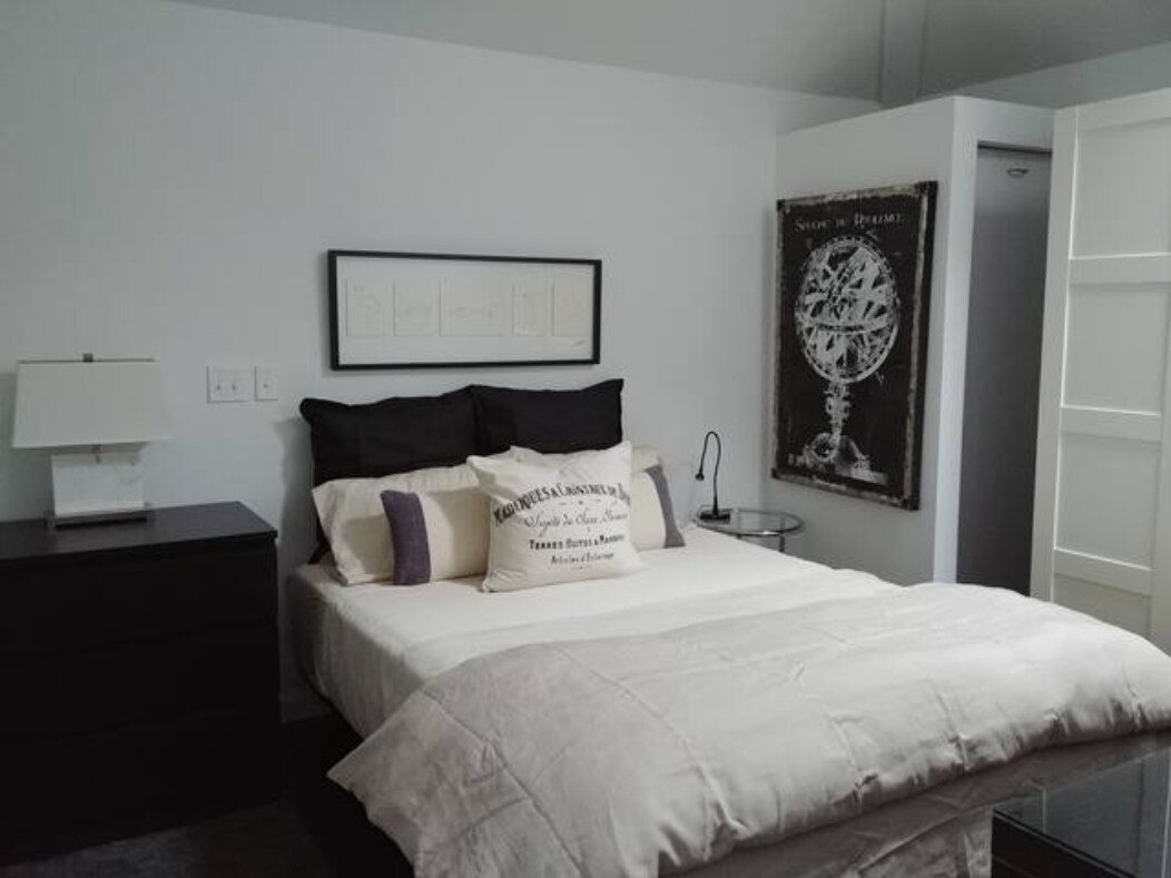 Comfortable bedroom space - 46 Spring St