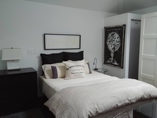 Comfortable bedroom space - 46 Spring St