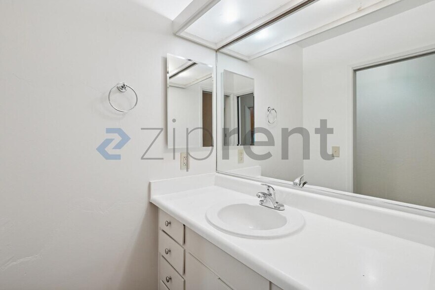 Building Photo - 365 Perkins St