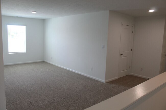 Building Photo - Beautiful 5 BR in Danville!