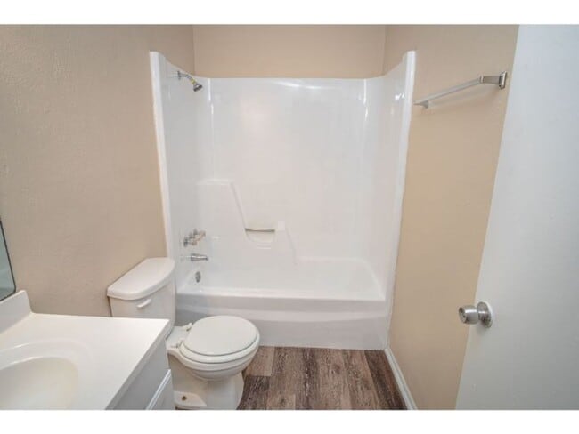 Building Photo - Convenient 4-Bedroom Stay Near Downtown & Attractions!