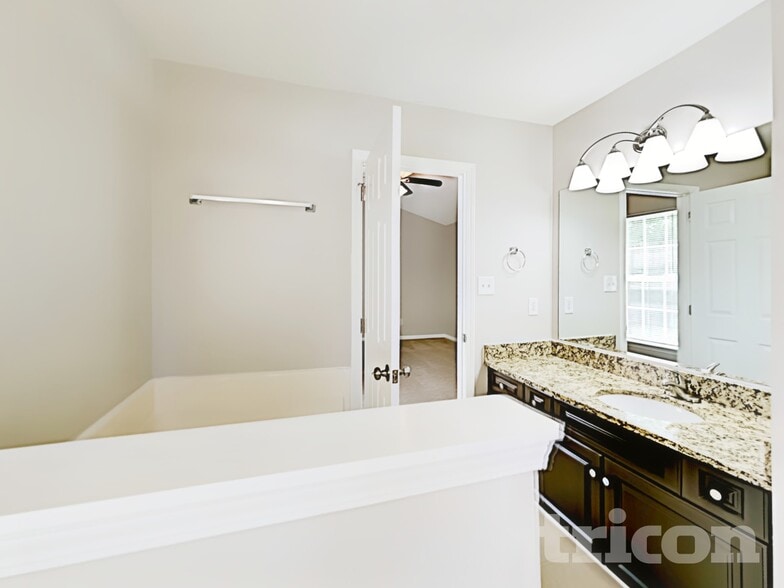 Building Photo - 1609 Silverberry Ct