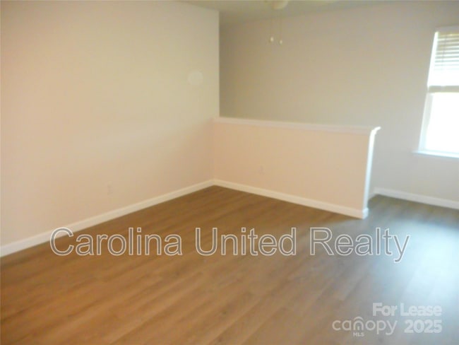 Building Photo - 3058 Eastcott Ave