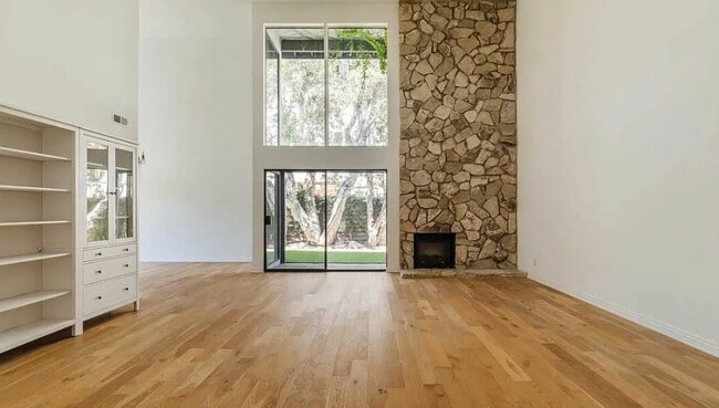 Building Photo - 17273 Avenida de la Herradura