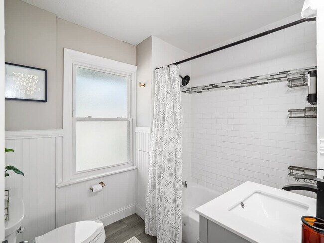 Building Photo - 2804 6th St