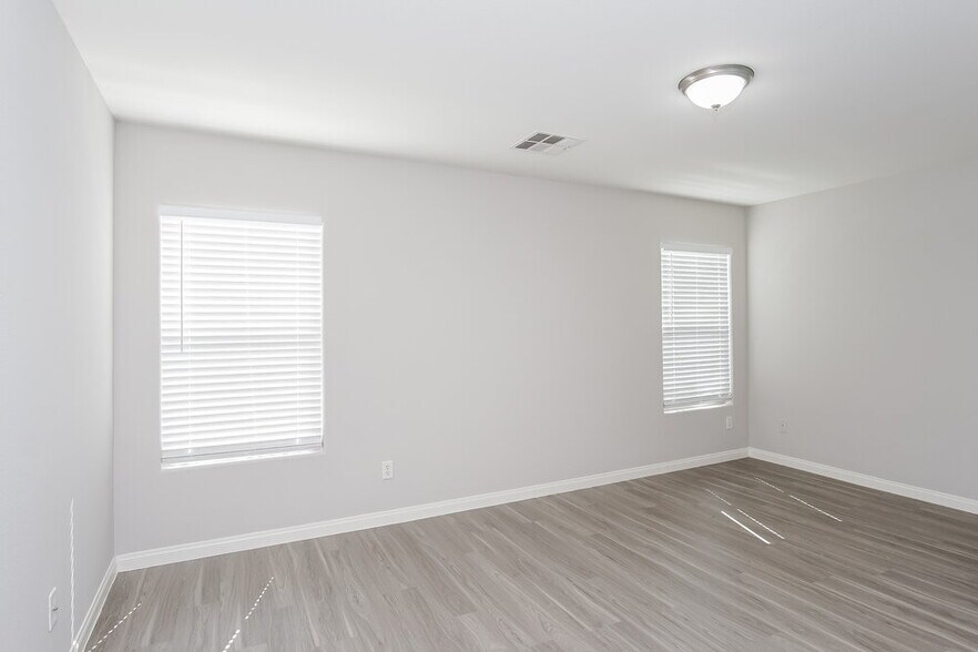 Building Photo - 186 Carlsbad Caverns St