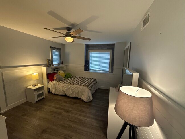 Building Photo - 1814 Birch Post Cove