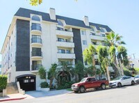 Building Photo - 14945 Moorpark St