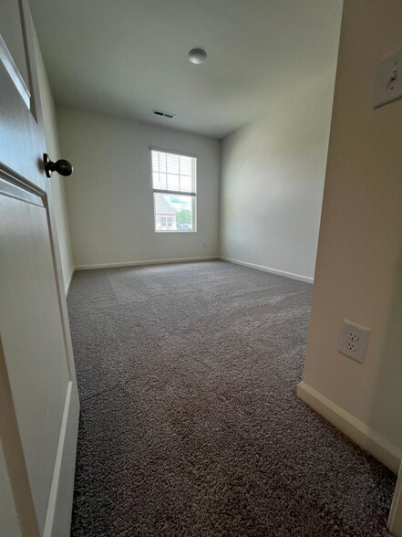 Building Photo - 125 N Chubb Rdg