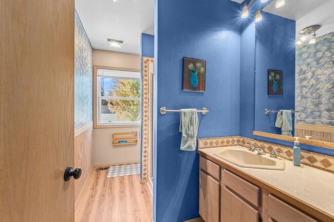 Building Photo - 1005 N 3rd St E