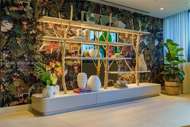 Building Photo - 700 NE 24th St